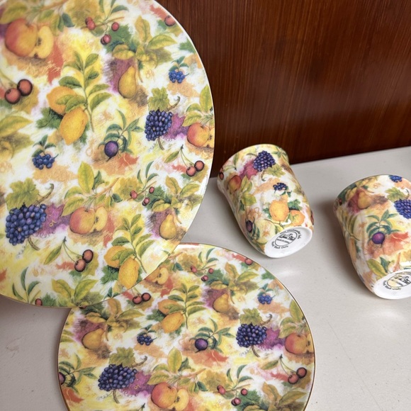 Vintage fruits Pattern with Gold Rim plate and mug Set - Picture 3 of 12